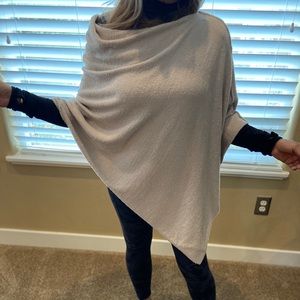 Barefoot dreams poncho